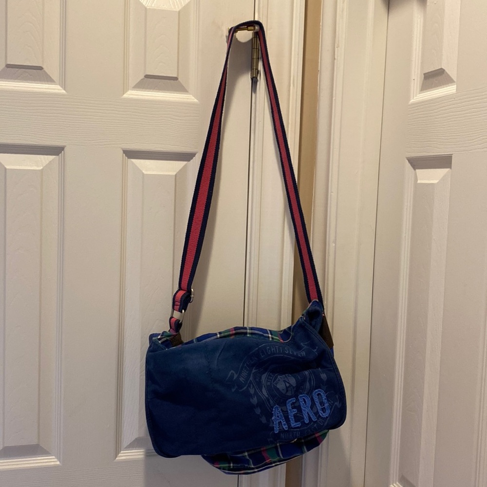 Early 2000s Aéropostale messenger bag